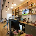 Yha Hostel *